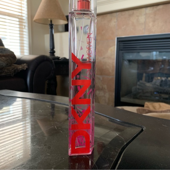 DKNY WOMAN - Picture 2 of 3